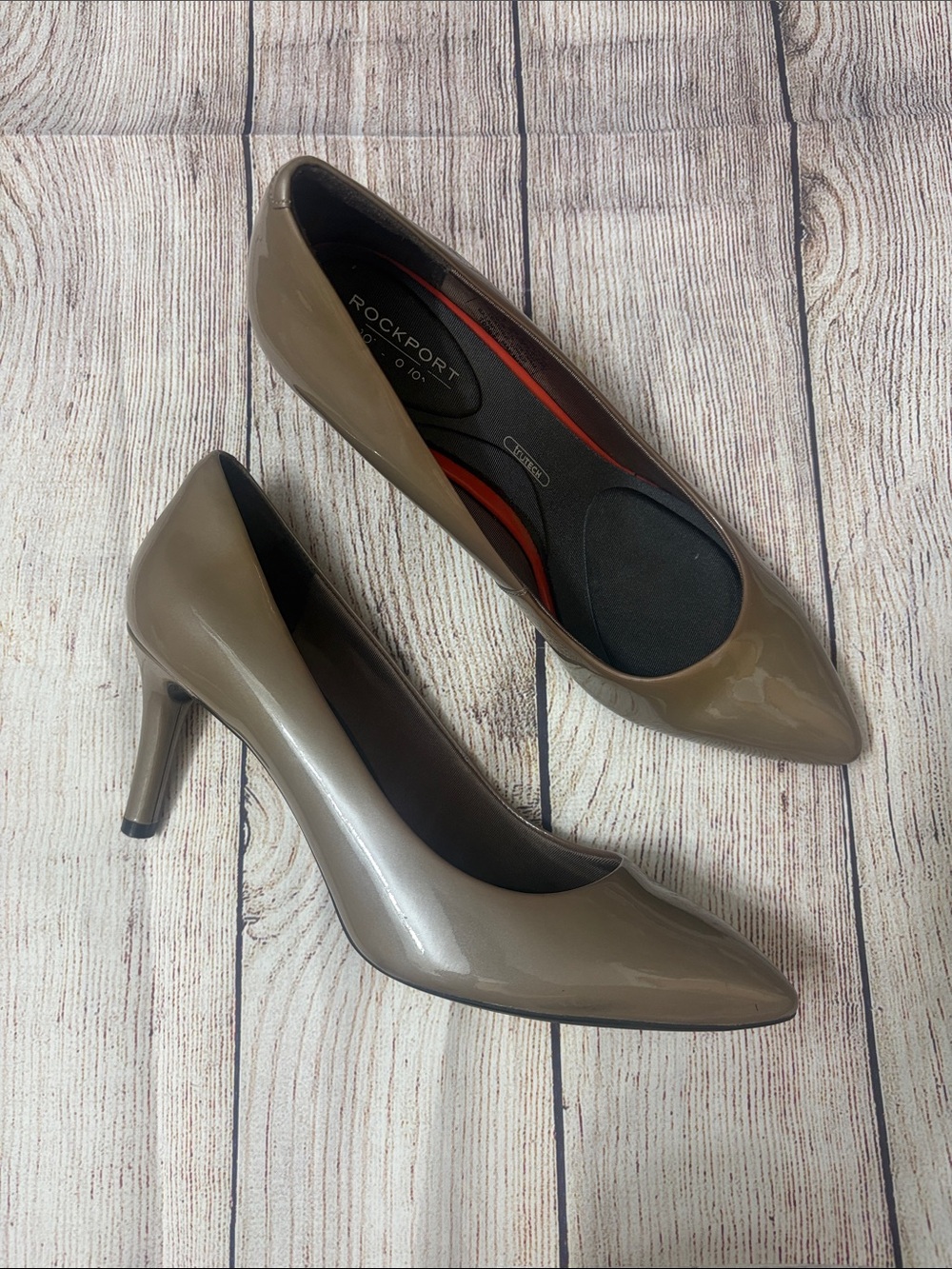 Rockport Total Motion Tru Tech In Light Brown Heels Pointy Toe Size 8.5